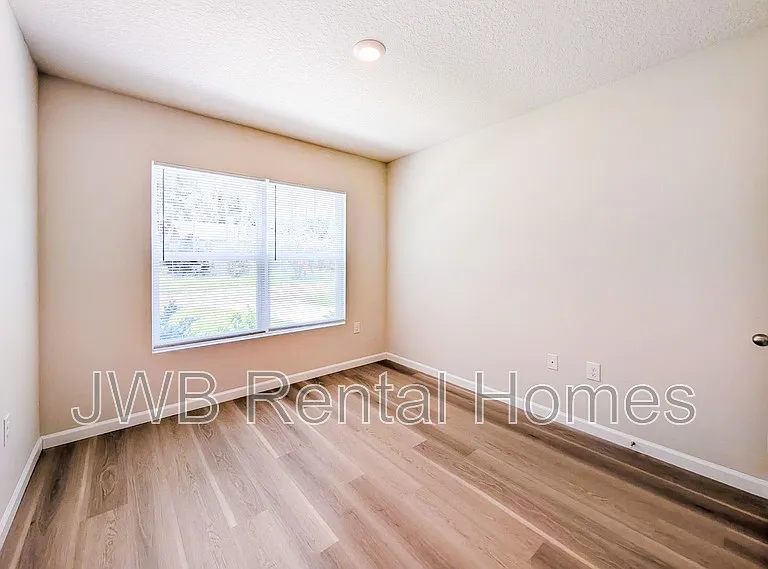 112 W 25th St — Photo 9