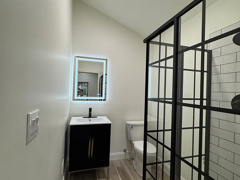 1034 Everett Ave — Photo 13