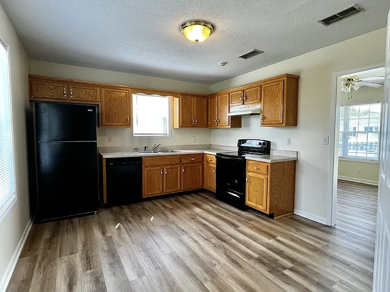 1118 Keith Ave — Photo 9