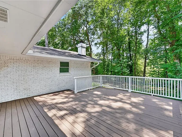 1714 S Johnson Ferry Rd NE — Photo 9