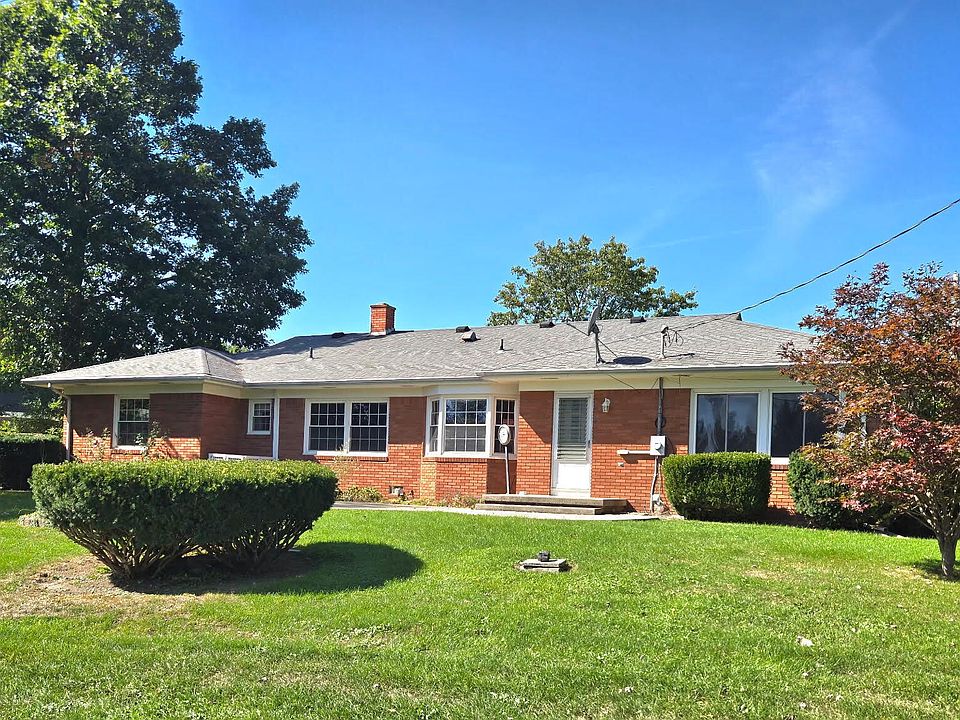 2nd image of 701 Riverside Dr