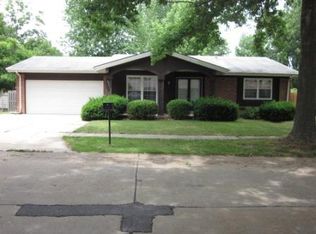 695 Woodrun Ct, Ballwin, MO 63021