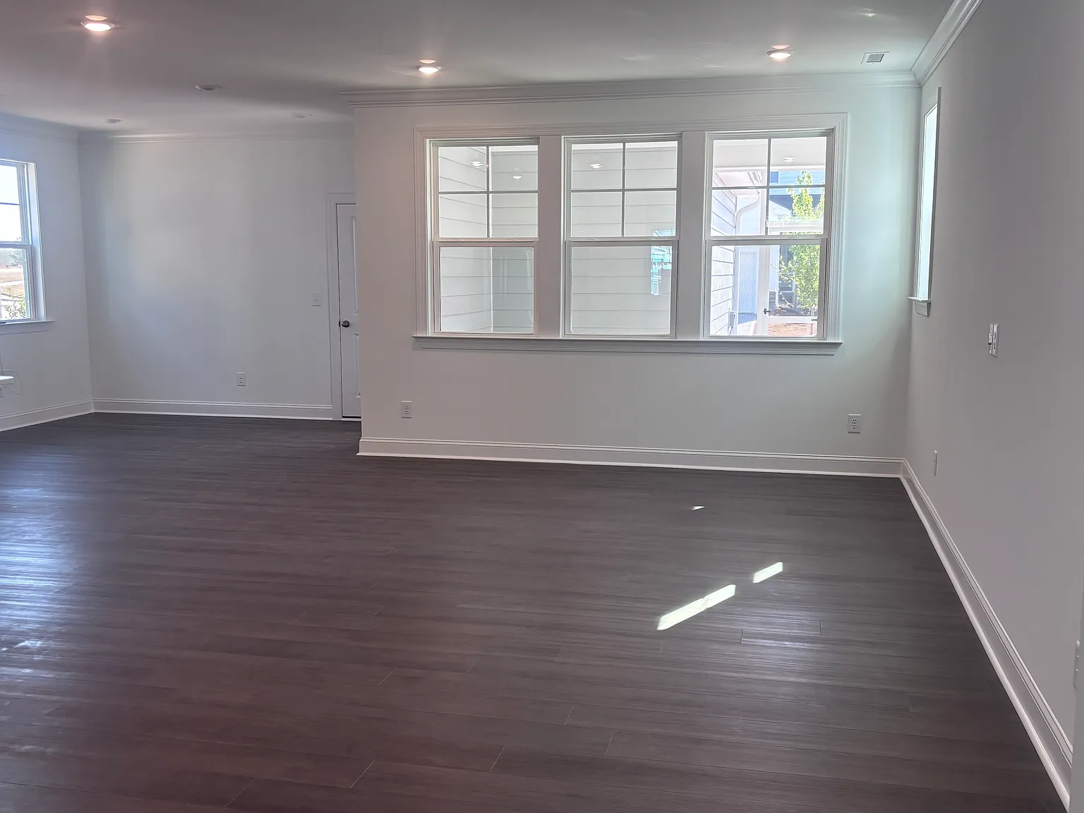 4 bed, 2300 sqft, $2,390 — Photo 3