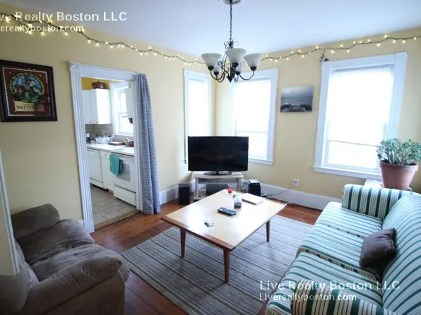 30 Antwerp St #1, Brighton, MA 02135