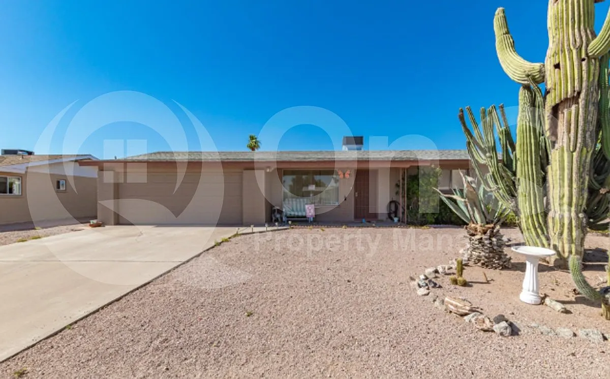 2 bed, 1.0 bath, 924 sqft, $1,600 — Photo 1