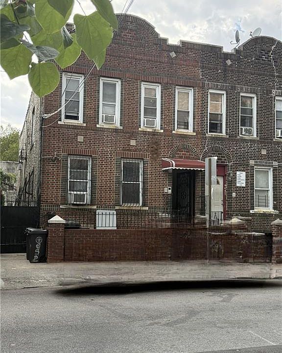 1st image of 652 Watkins St