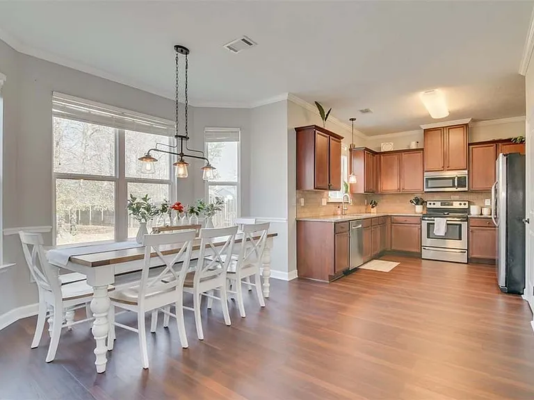 511 Sebastian Dr — Photo 11