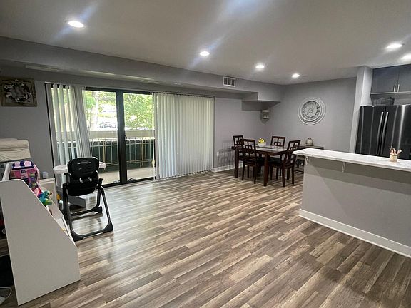 4th image of 6135 Leesburg Pike APT 302