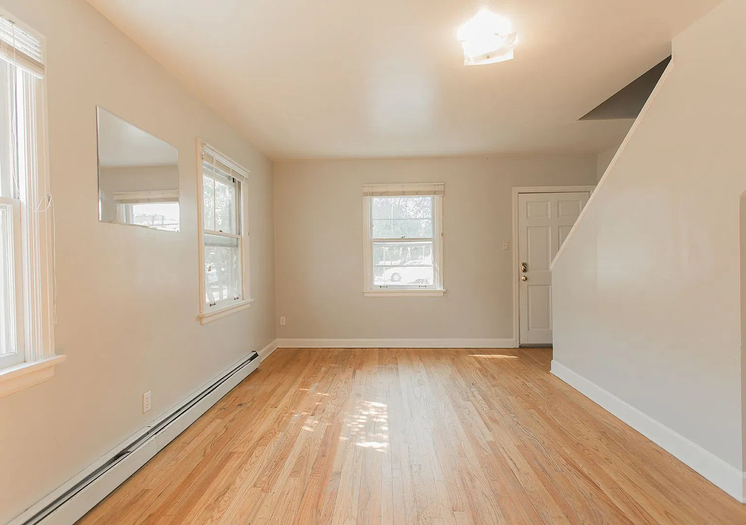 6-Bedroom House Right on The Hill - Between 11th & 12th on Penn — Photo 2