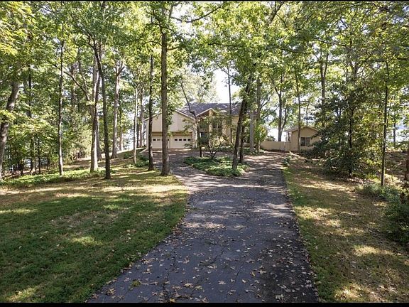 4th image of 305 Keck Ln