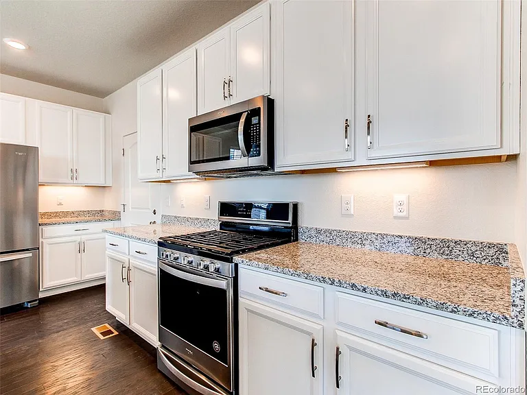 4081 Fortune Ln — Photo 6