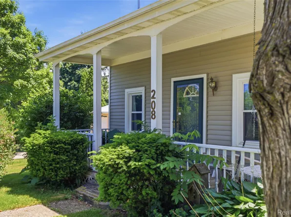208 Flushing St, Gaines, MI 48436