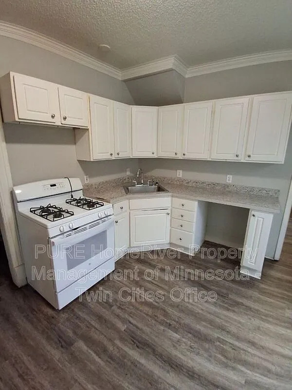 4 bed, 2.0 bath, 1400 sqft, $2,655 — Photo 1