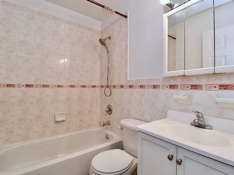 34 Court House Pl #2L — Photo 16