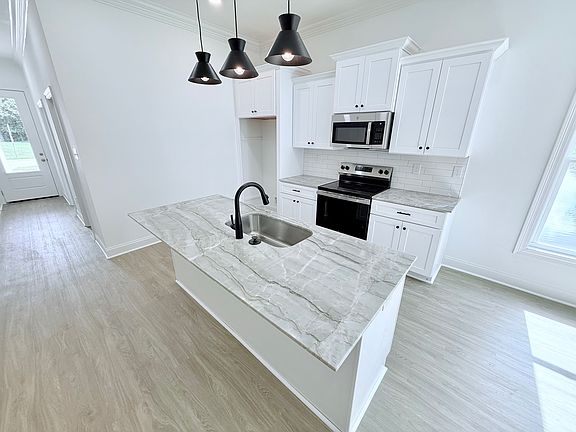 3rd image of 106 Twin Meadow Ln