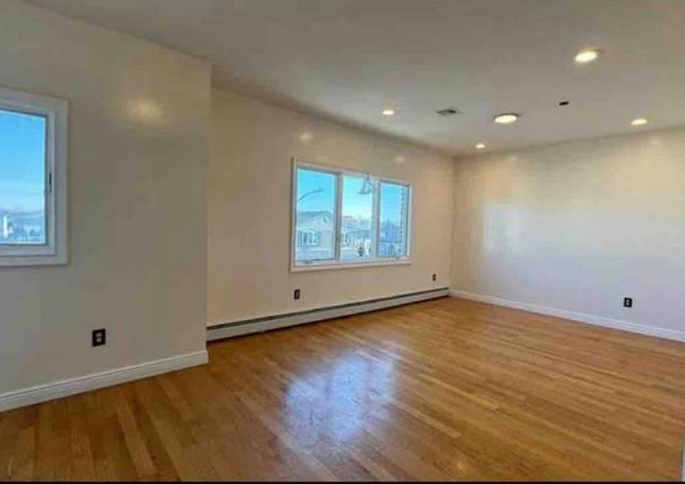 1st image of 107 Haven Ave #3