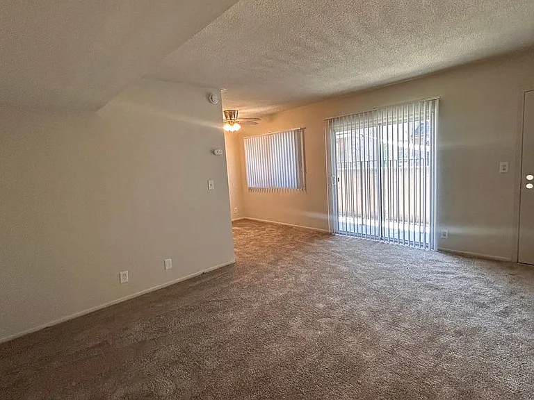 521 S Grevillea Ave — Photo 11