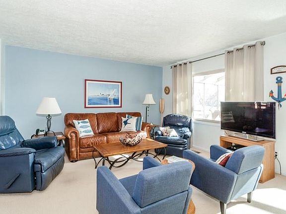 5th image of 141 Holiday Dr