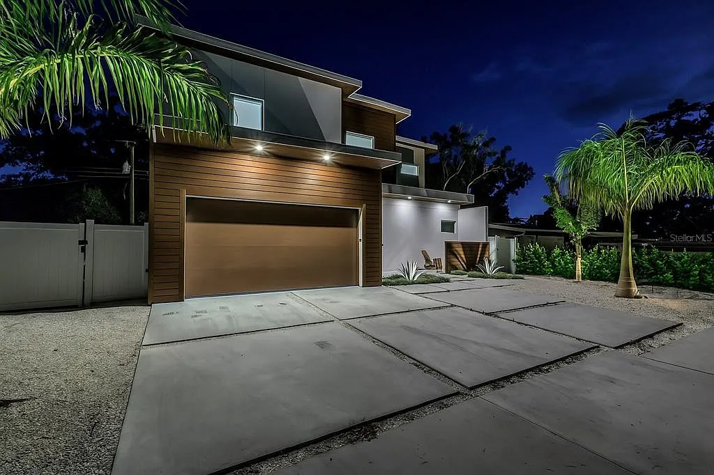 6 bed, 8.0 bath, 3765 sqft, $18,500 — Photo 3