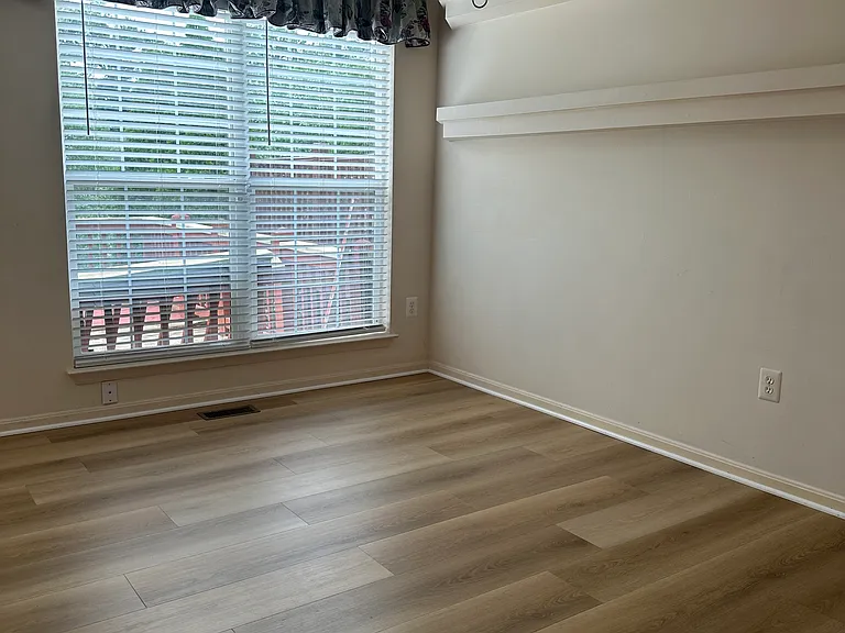 8359 Regal Oak Ct — Photo 21