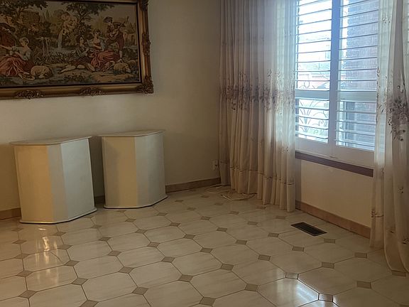 3rd image of 517 Milverton Blvd