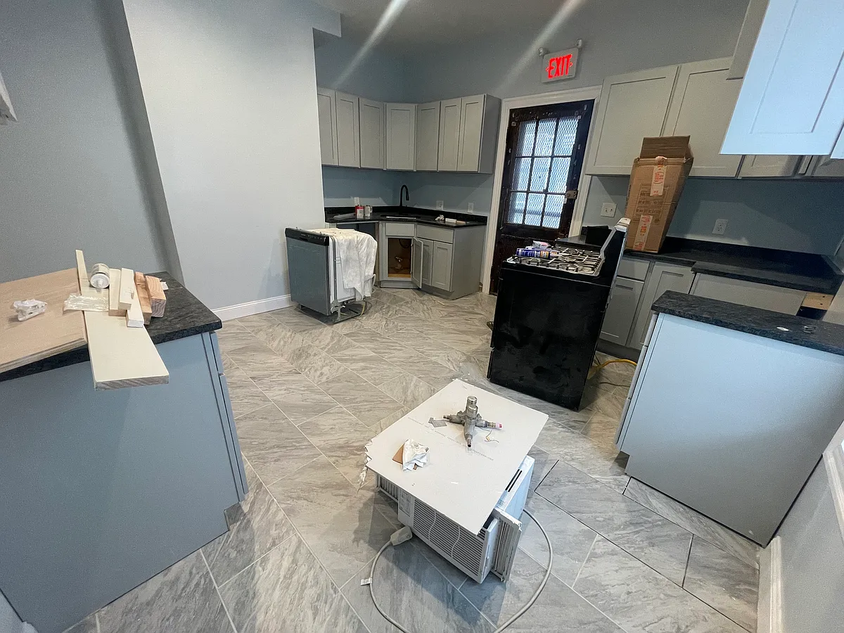 Building Photo - 62 Charlotte St #3