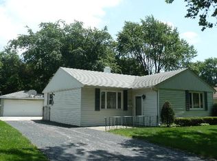 3700 Bluebird Ln, Rolling Meadows, IL 60008