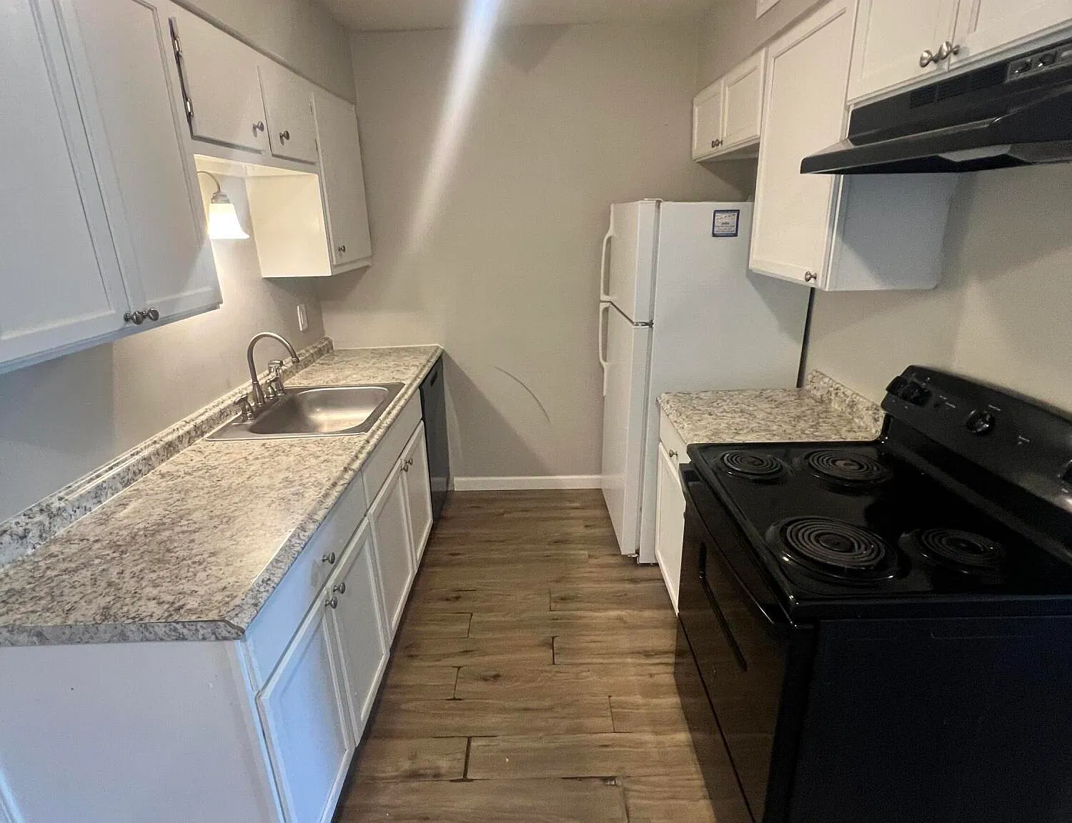 2 bed, 1.0 bath, 925 sqft, $950 — Photo 1