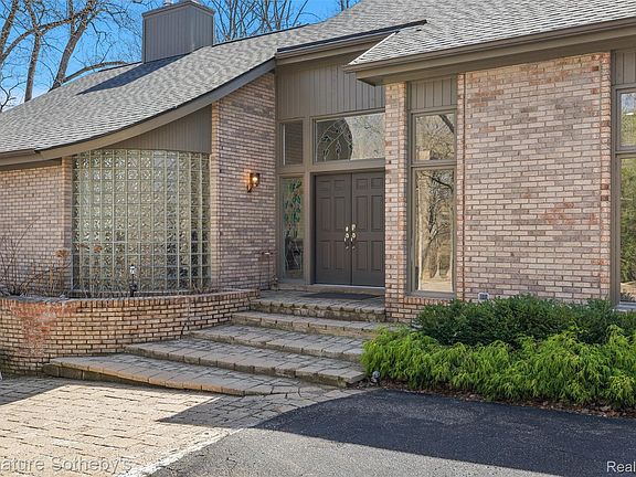 3rd image of 4650 Lahser Rd