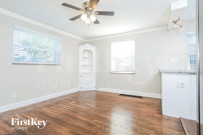 3 bed, 1.5 bath, 1215 sqft, $2,350 — Photo 3