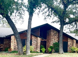 801 Timberview Ct S, Fort Worth, TX 76112