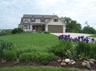 N91W28229 Hickory Rd, Hartland, WI 53029