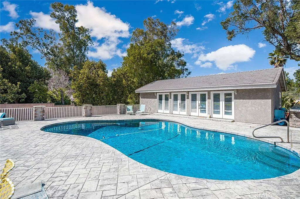 1 bed, 900 sqft, $2,500 — Photo 3