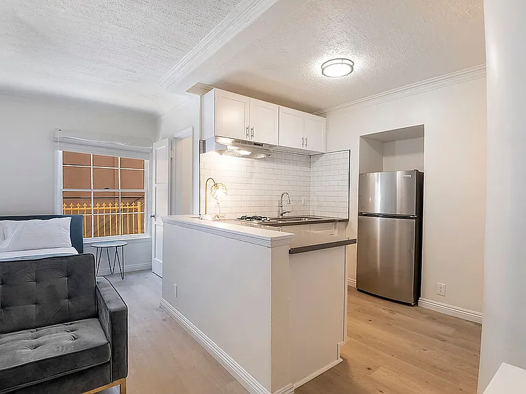 Crenshaw Park Apartments — Photo 12