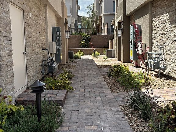 3rd image of 600 N Carriage Hill Dr #2169