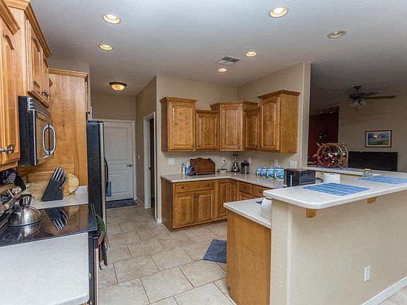 5th image of 361 N La Paz St