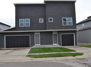 1205 NW 77th St, Kansas City, MO 64118
