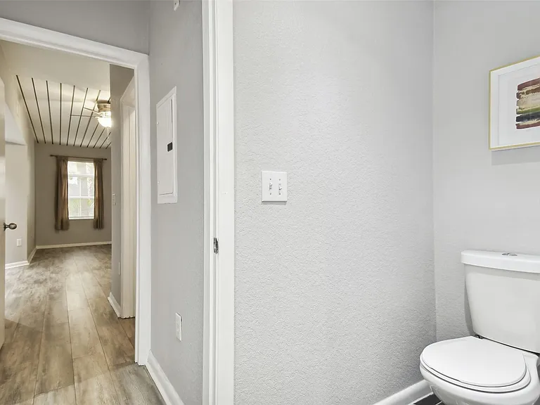 2402 W Azeele St #418 — Photo 29