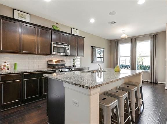 5th image of 2105 Southcreek Dr