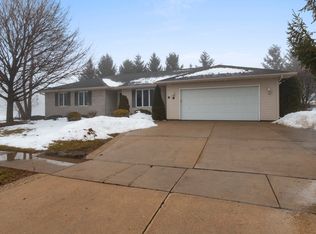 410 Brennan Dr, Walworth, WI 53184