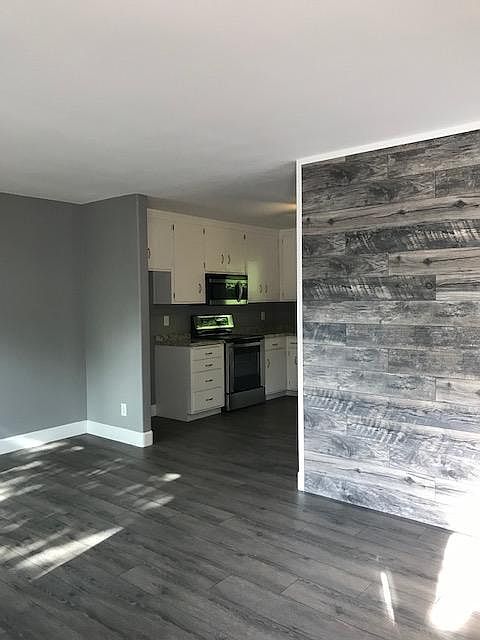 2nd image of 982 Lincoln St