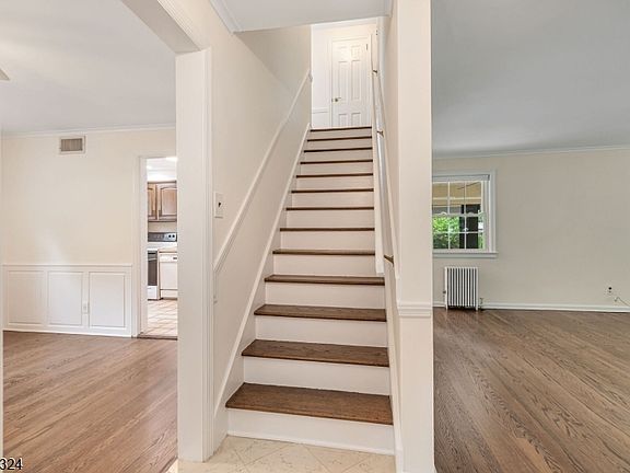 3rd image of 151 Walthery Ave