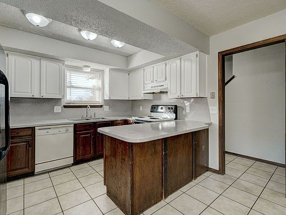3rd image of 805 Cherrywood Ln