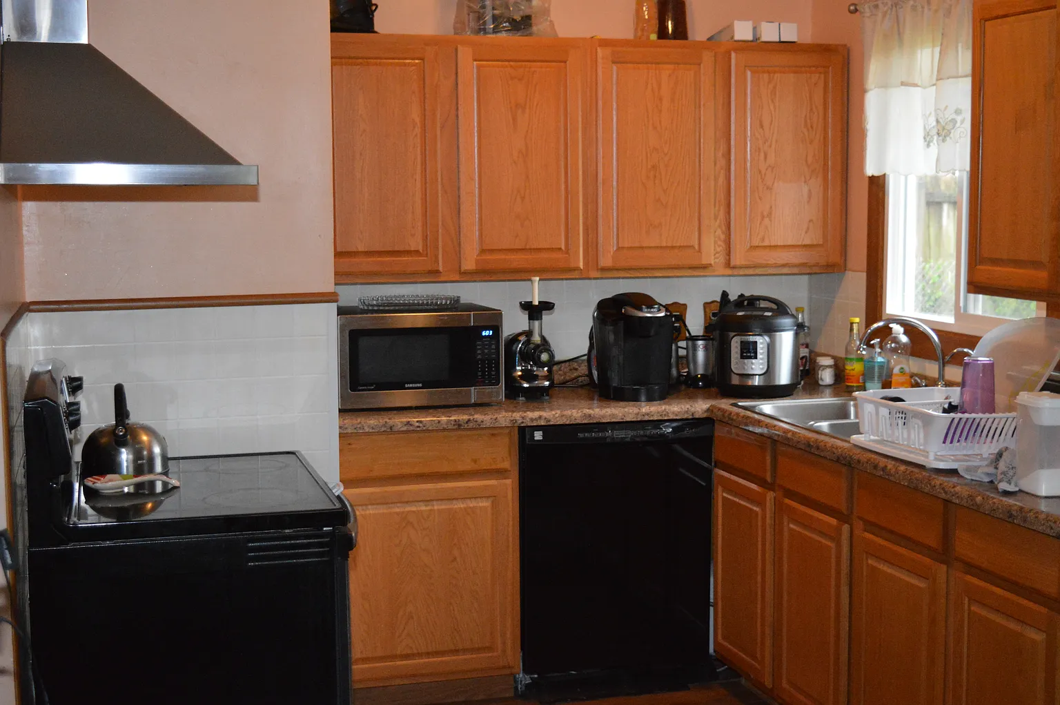 3124 Thayer St photo 1