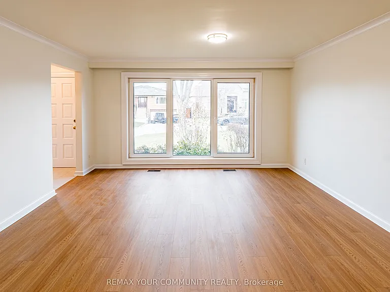 57 Apted Ave #UPPER — Photo 4