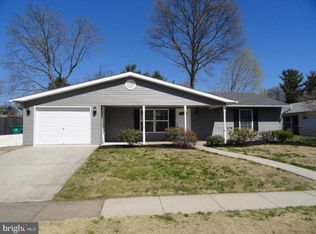 25 Young Birch Rd, Levittown, PA 19057