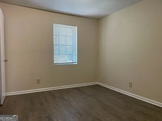 3878 Parklane Dr — Photo 2