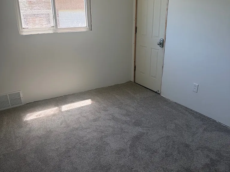 29625 Rosslyn Ave — Photo 7