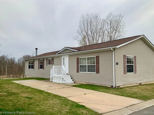 1255 Nottingham Dr, Northville, MI 48167