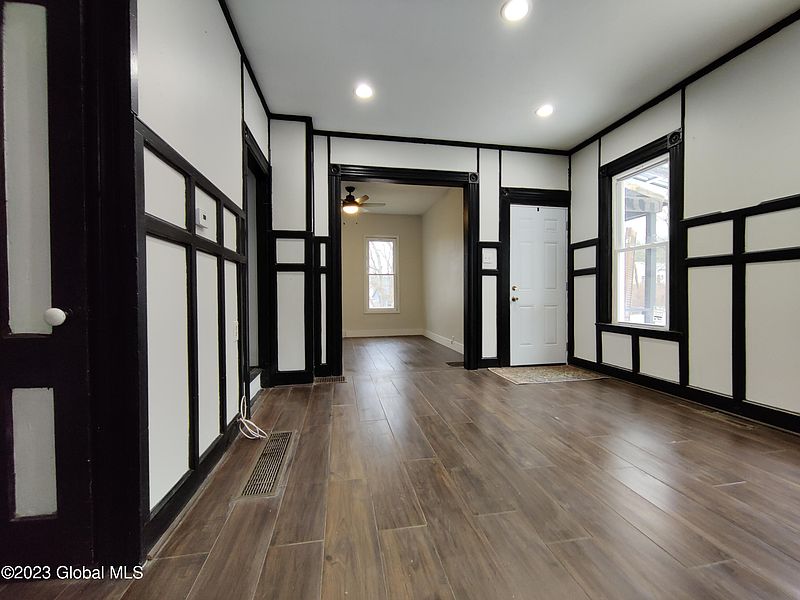 4th image of 5-7 Nassau Street